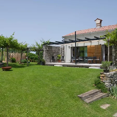 House Artes Branik Exterior foto