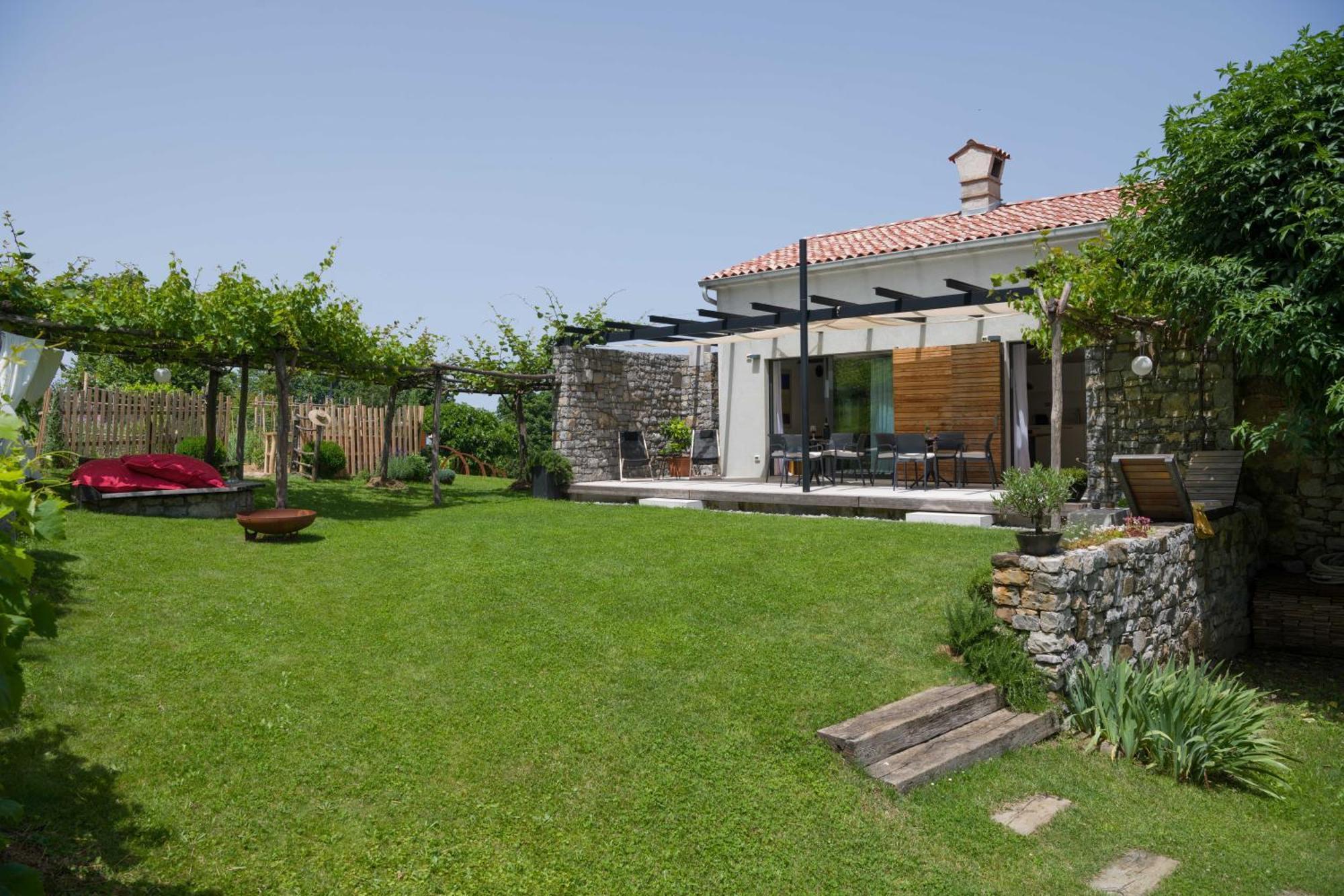 House Artes Apartment Branik