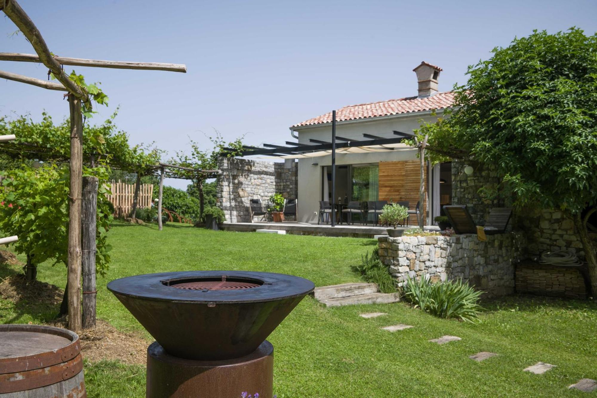 Apartment House Artes Branik