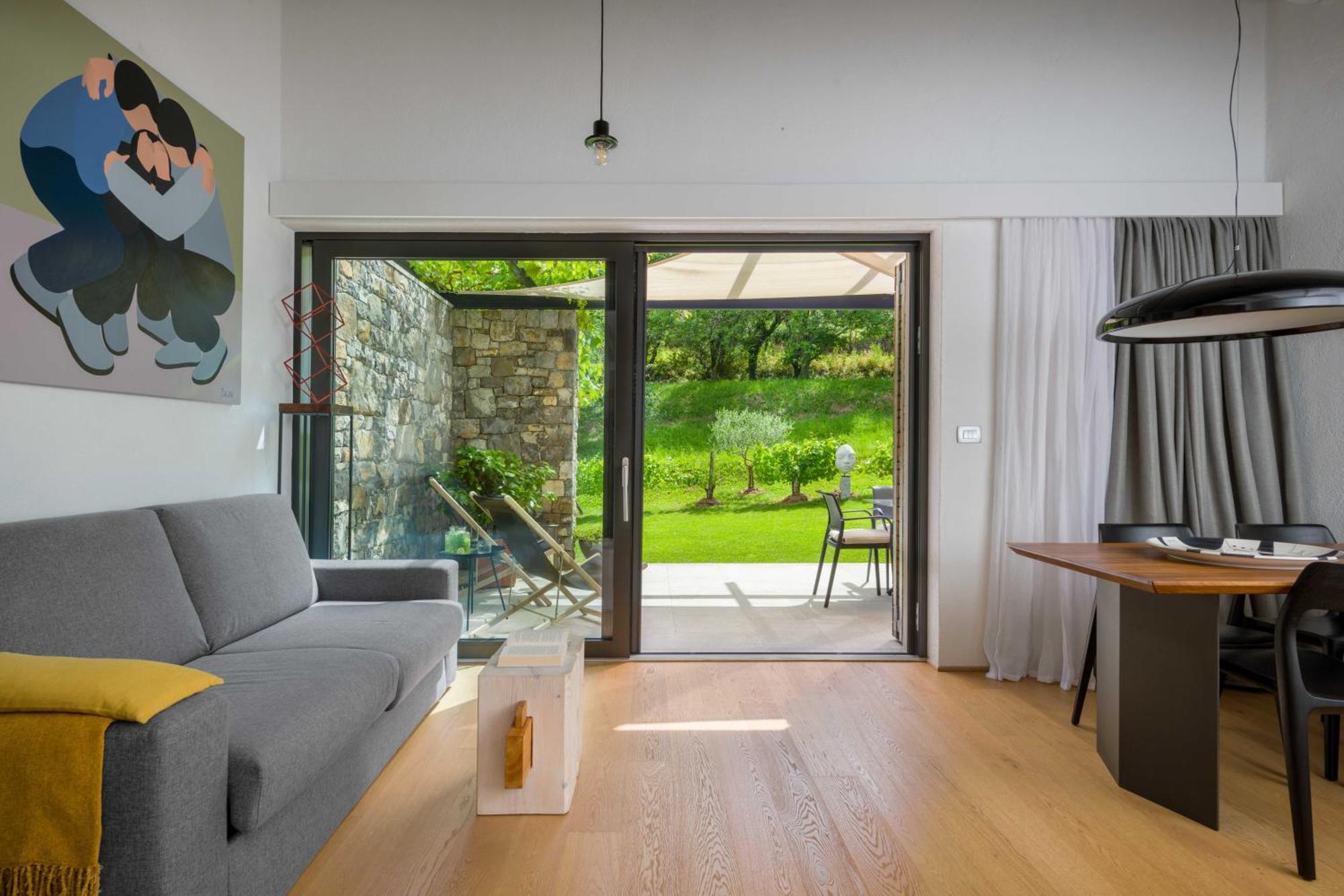 Apartment House Artes *